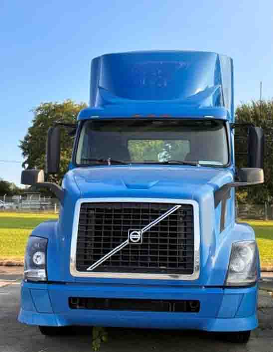 2015 Volvo VNL (9094) - Image 2