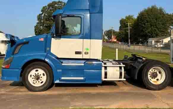 2015 Volvo VNL (9111) - Image 4