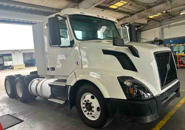 2015 Volvo VNL (2889) - Image 2