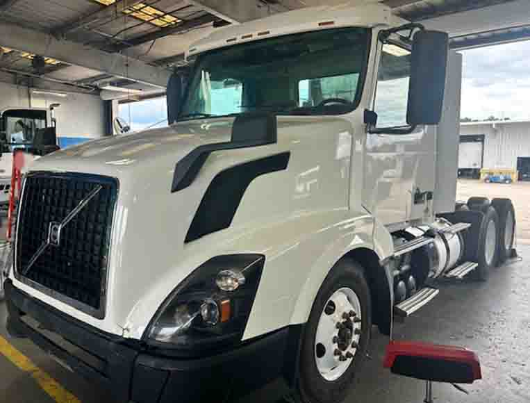 2015 Volvo VNL (2889)
