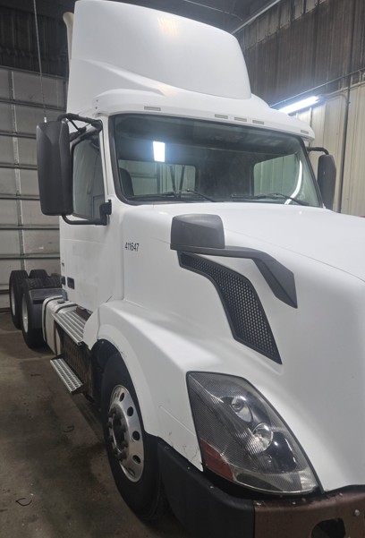 2015 Volvo VNL (1) - Image 3