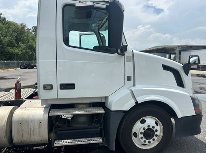 2015 Volvo VNL - Image 3