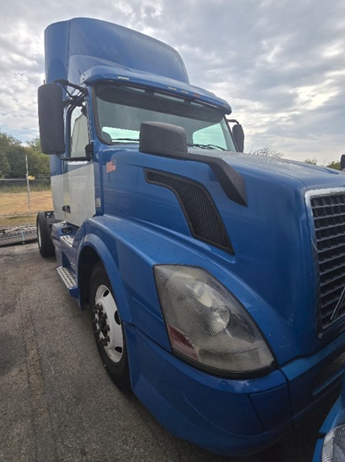 2015 Volvo VNL (4) - Image 2