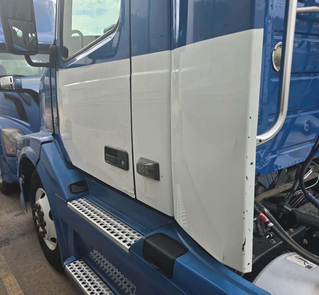 2015 Volvo VNL - Image 3