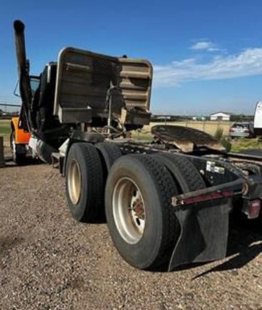 2016 Peterbilt 389 - Image 14