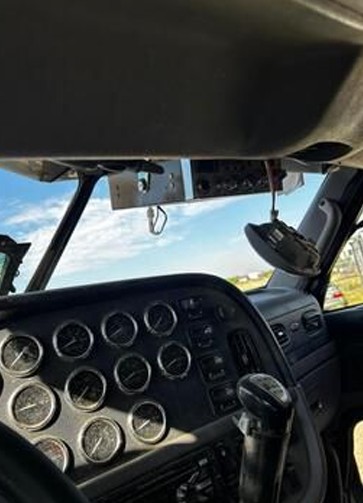 2016 Peterbilt 389 - Image 15