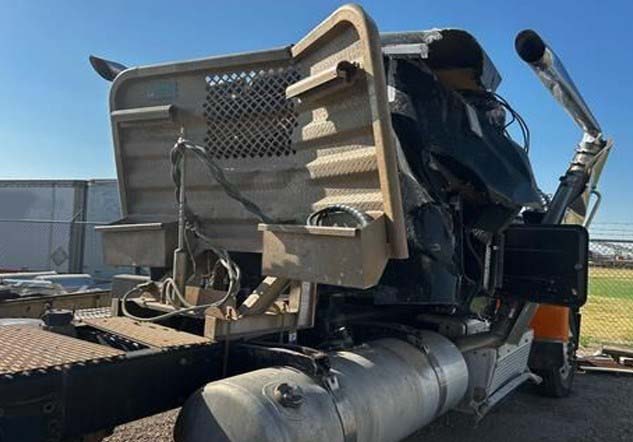 2016 Peterbilt 389 - Image 4