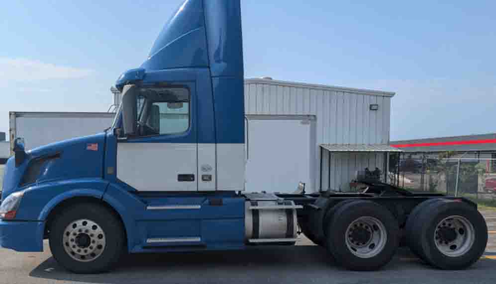 2016 Volvo VNL - Image 2