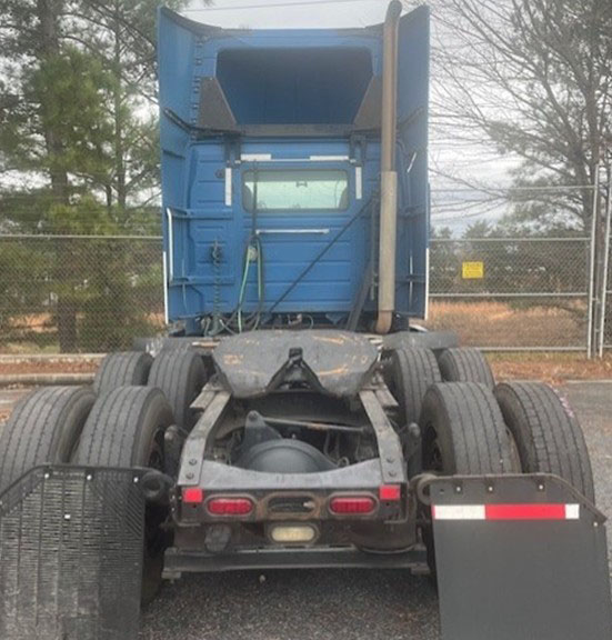2016 Volvo VNL - Image 2