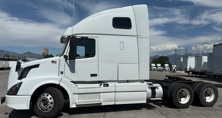 2016 Volvo VNL - Image 2