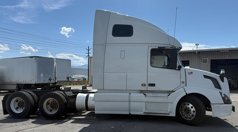 2016 Volvo VNL - Image 3