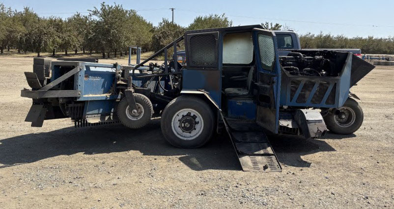 2016 Weiss McNair 2830 Sweeper - Image 3