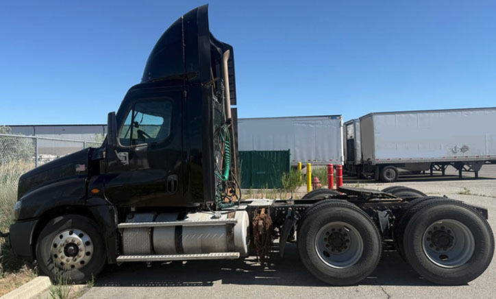 2017 Freightliner Cascadia - Image 3