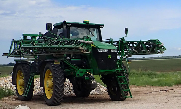 2018 John Deere R4045 Sprayer - Image 2
