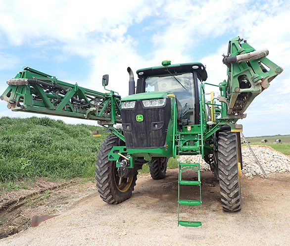 2018 John Deere R4045 Sprayer - Image 4