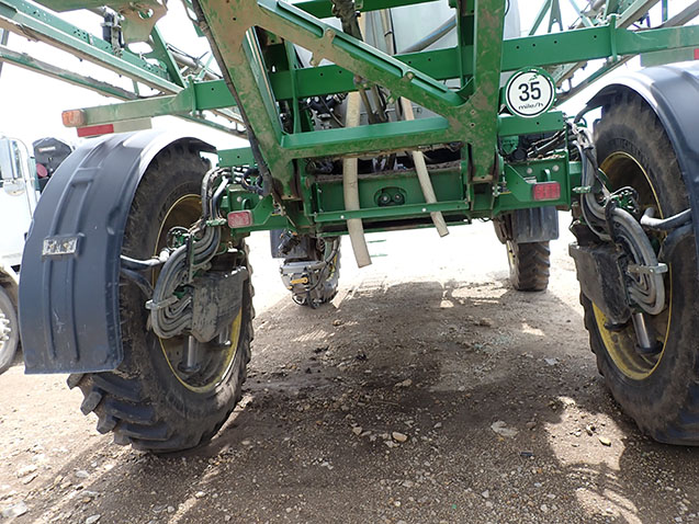 2018 John Deere R4045 Sprayer - Image 5