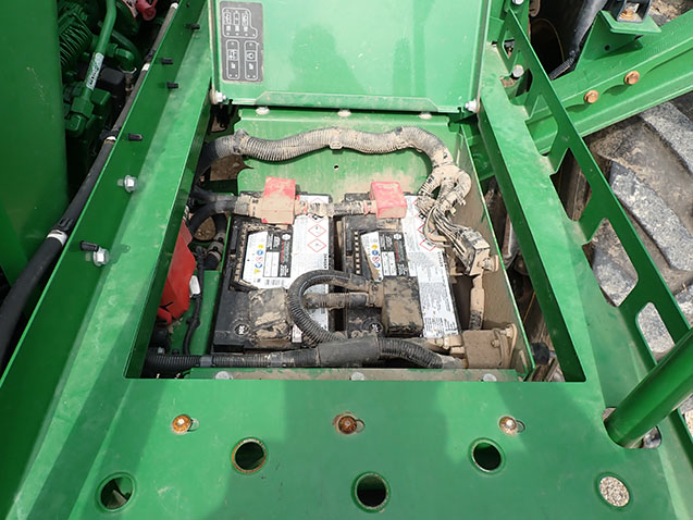 2018 John Deere R4045 Sprayer - Image 6