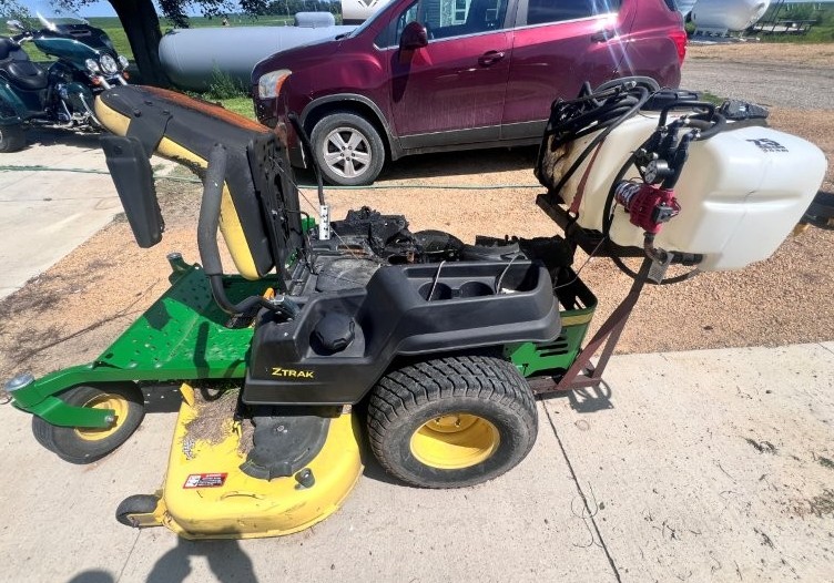 2017 John Deere Z525E Zero Turn Mower - Image 10