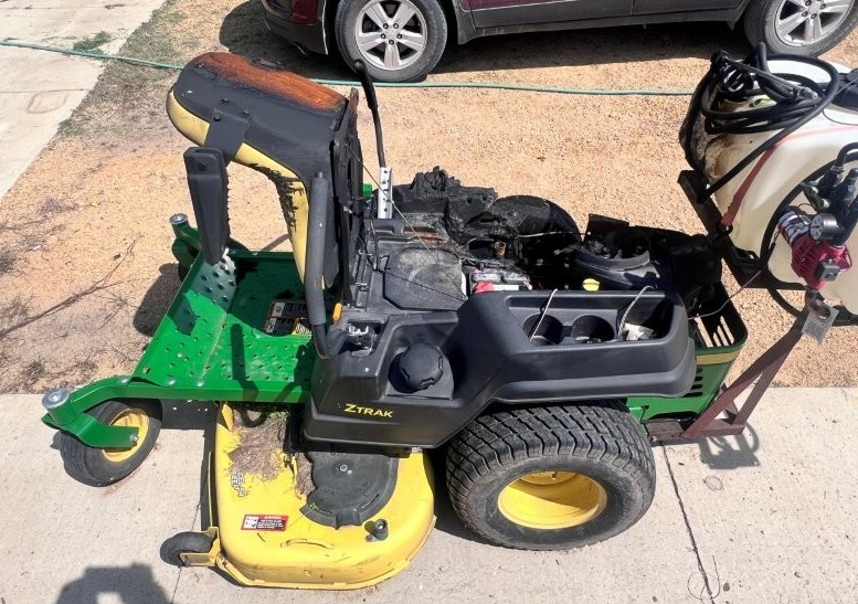 2017 John Deere Z525E Zero Turn Mower - Image 4