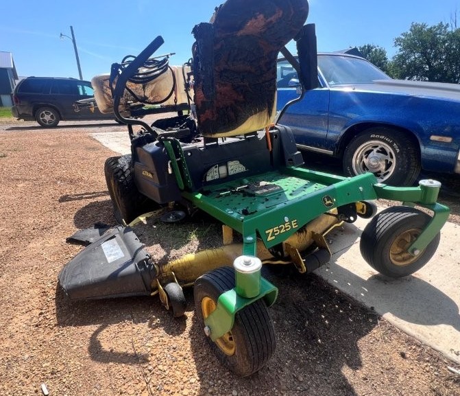 2017 John Deere Z525E Zero Turn Mower - Image 6