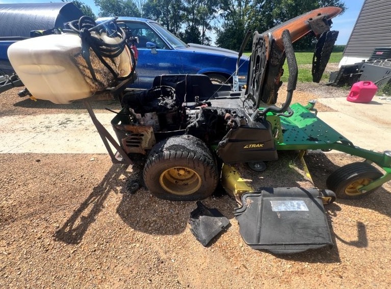 2017 John Deere Z525E Zero Turn Mower - Image 7