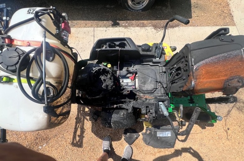 2017 John Deere Z525E Zero Turn Mower - Image 8