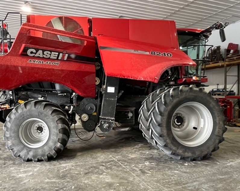 2015 Case IH 8240 Combine - Image 2