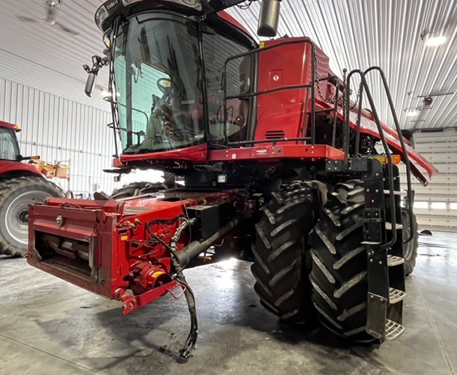 2015 Case IH 8240 Combine - Image 4