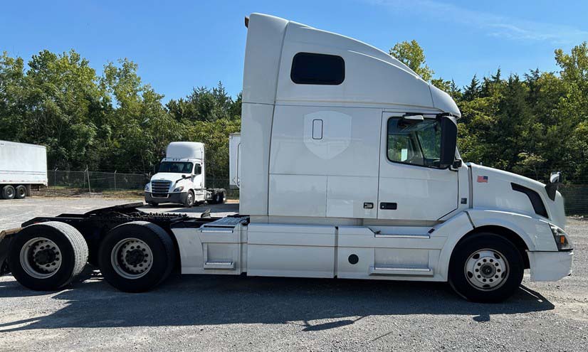 2018 Volvo VNL - Image 2