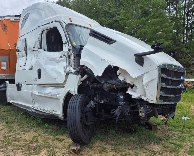2019 Freightliner Cascadia - Image 2