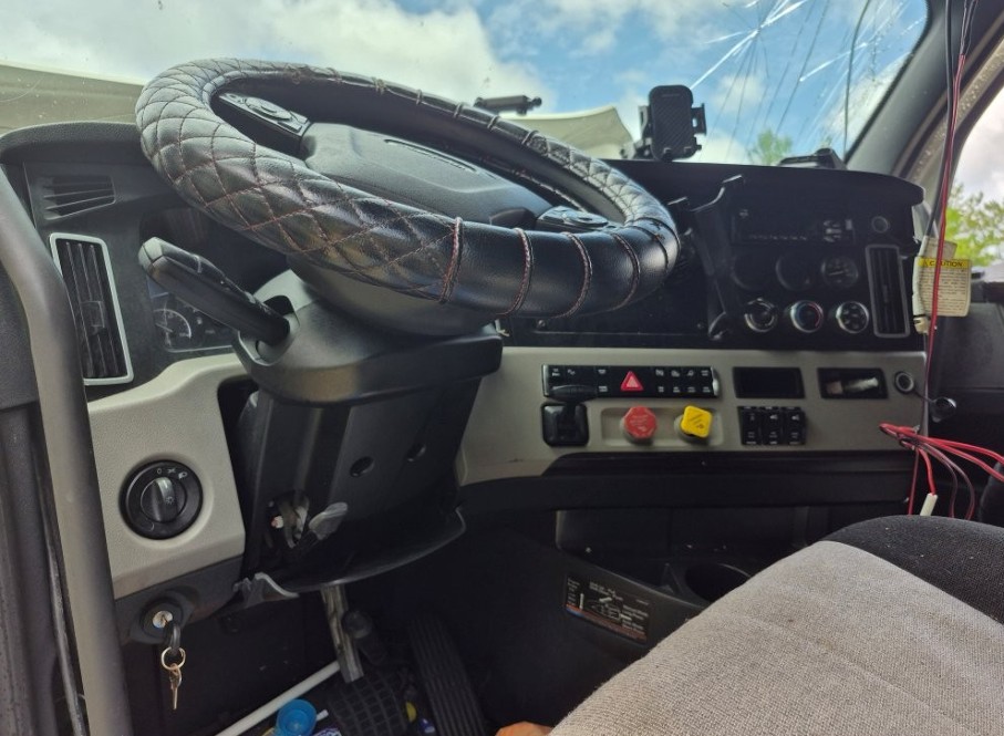 2019 Freightliner Cascadia - Image 31