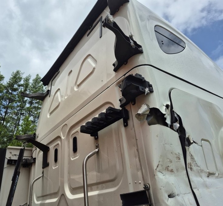 2019 Freightliner Cascadia - Image 8