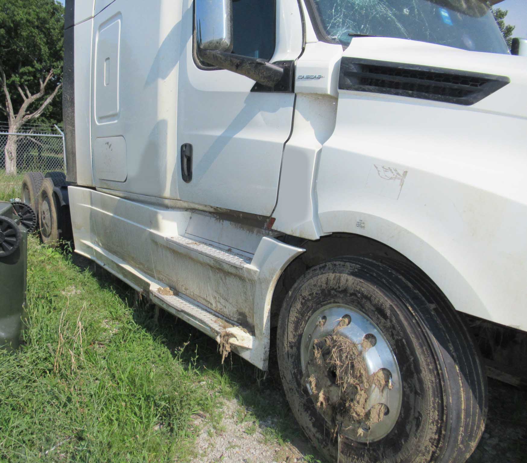 2019 Freightliner Cascadia - Image 3