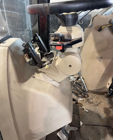 2019 Massey Ferguson 8732S Tractor - Image 16
