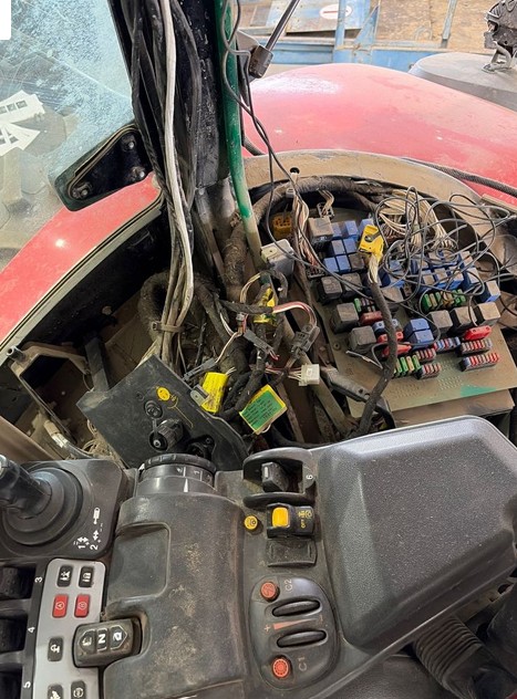 2019 Massey Ferguson 8732S Tractor - Image 17