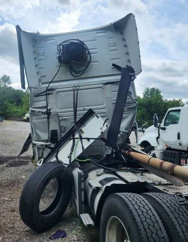 2019 Volvo VNL - Image 2