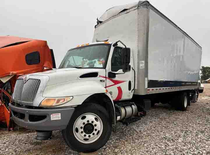 2020 International MV607 Box Truck - Image 2