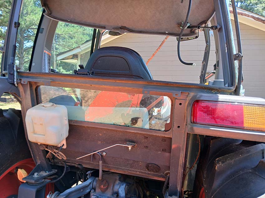 2022 Kubota MX5400 Tractor - Image 10
