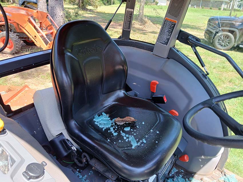 2022 Kubota MX5400 Tractor - Image 15
