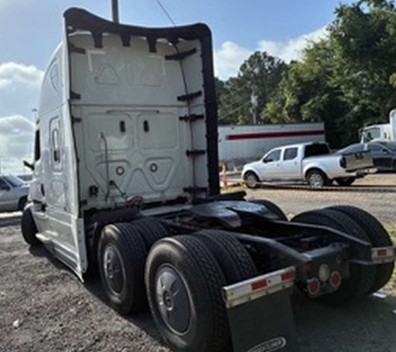 2023 Freightliner Cascadia - Image 3