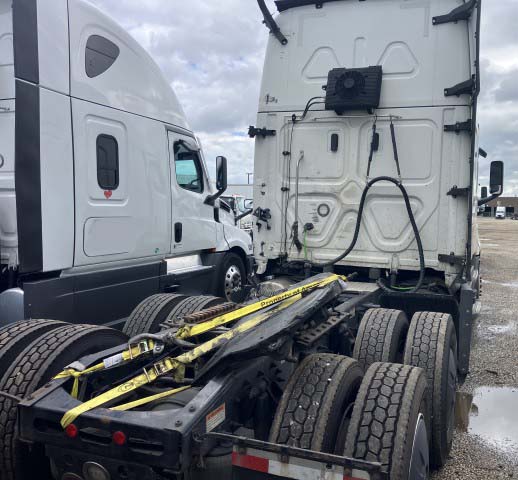 2023 Freightliner Cascadia - Image 3