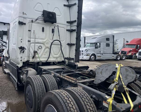 2023 Freightliner Cascadia - Image 4