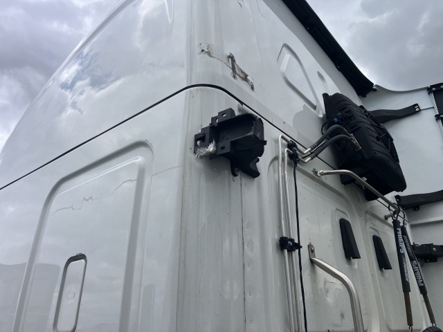 2023 Freightliner Cascadia - Image 8