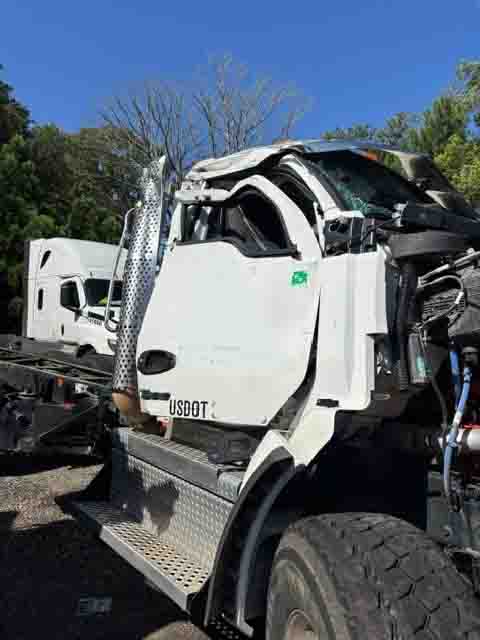 2023 Kenworth T880/2022 Manitex TC45142 Crane - Image 4