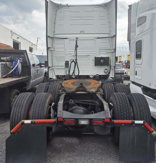 2023 Volvo VNL 860 - Image 3