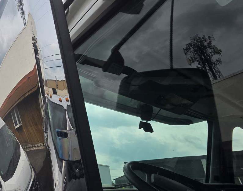 2023 Volvo VNL 860 - Image 30