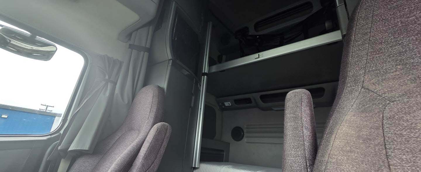 2023 Volvo VNL 860 - Image 6