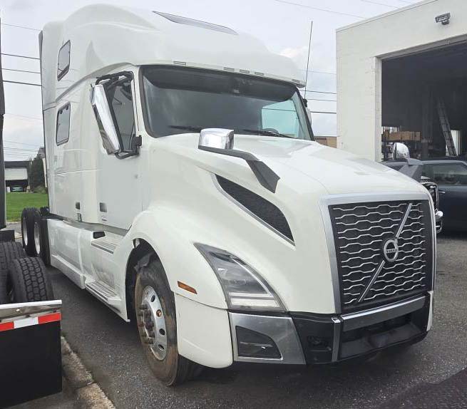2023 Volvo VNL 860 - Image 7