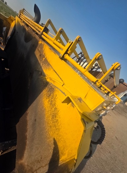 2023 Weiler 1648A Paver - Image 13