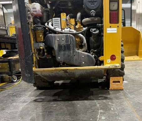 2024 Caterpillar 242D3 Skid Steer - Image 5